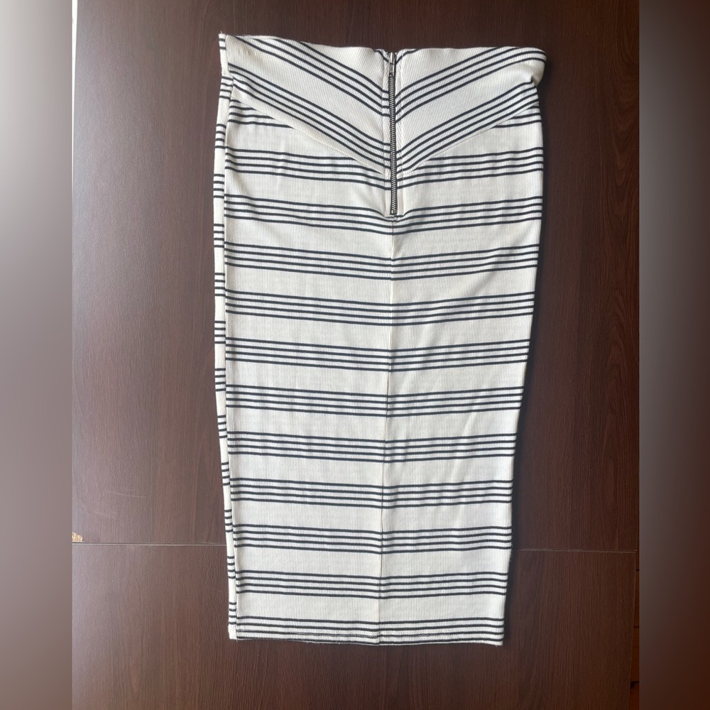 Akira Chicago black and white striped pencil skirt size Medium good condition